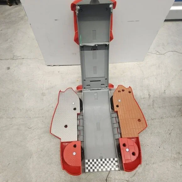 Disney Pixar Cars Lightning McQueen Transforming Playset Red Race Car Toy 95 - Picture 4 of 5